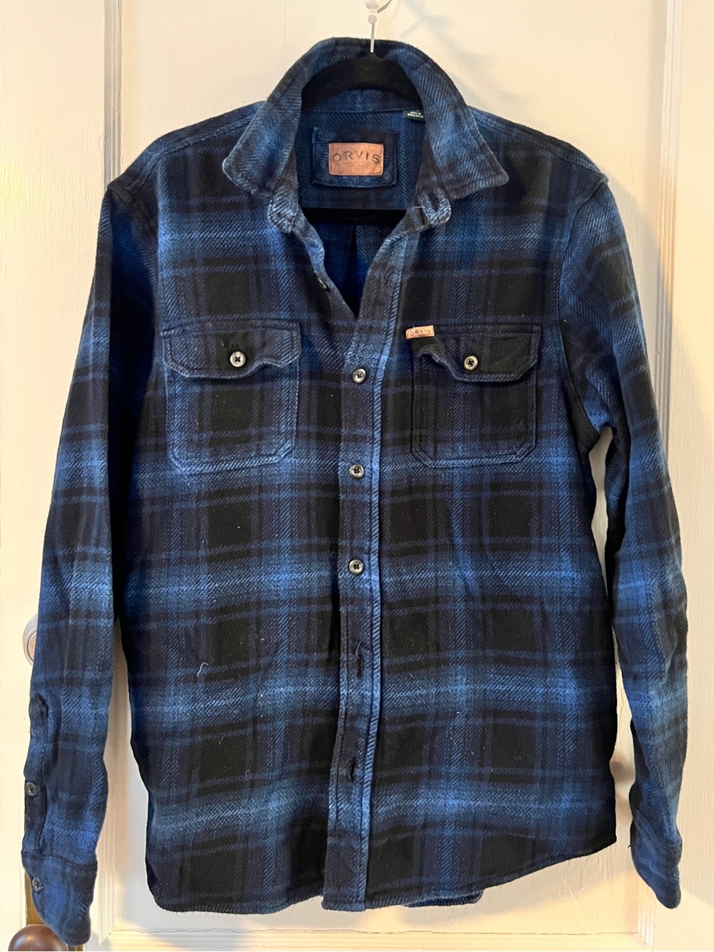 Orvis Heavyweight Plaid Flannel Shacket Shirt Blue and Black Button-Down Size M
